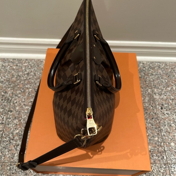 Authentic Louis Vuitton Siena MM crossbody bag new with box - Picture 2 of 11